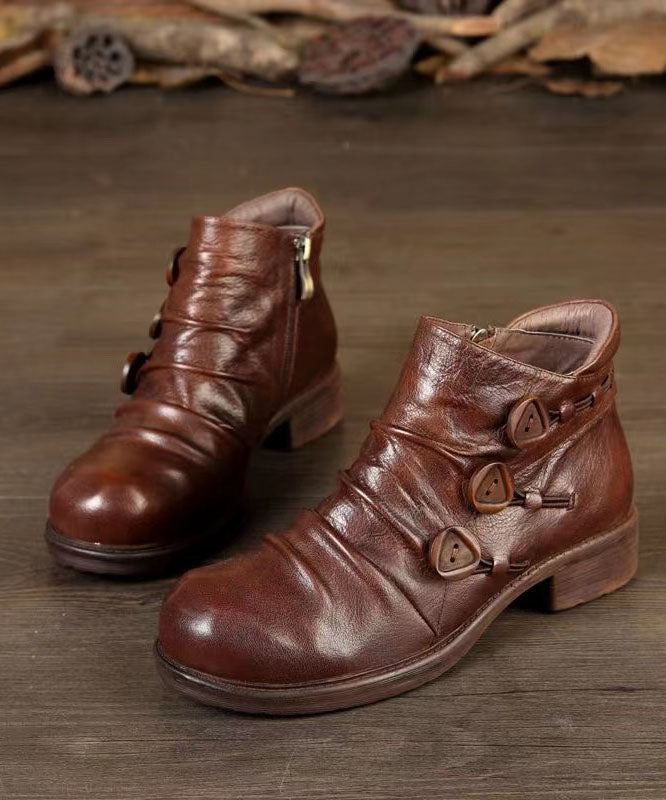 Effortlessly Elegant Boots with a Timeless Design