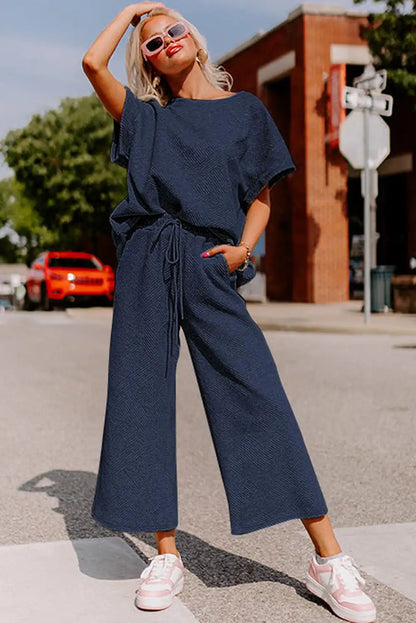 Effortlessly Elegant Pants with a Timeless Design