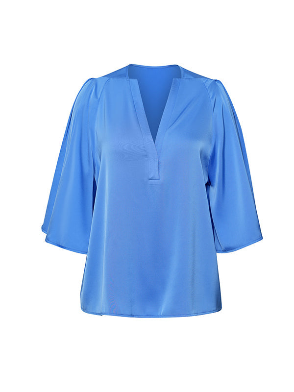 Well Tailored Blouse with a Graceful Silhouette