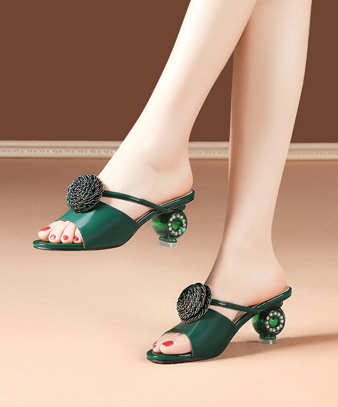 Effortlessly Elegant Sandals with a Timeless Design