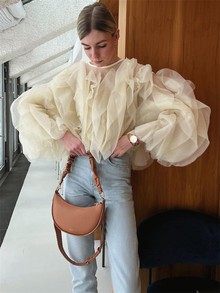 Well Tailored Blouse with a Graceful Silhouette