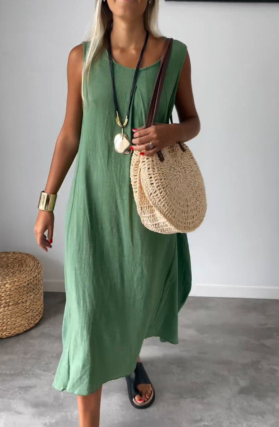 Beautifully Crafted Dress in a Classic Style