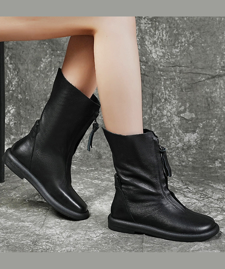 Effortlessly Elegant Boots with a Timeless Design