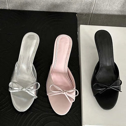 Effortlessly Elegant Heels with a Timeless Design