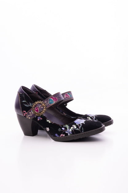 Gracefully Styled Garment for Any Occasion