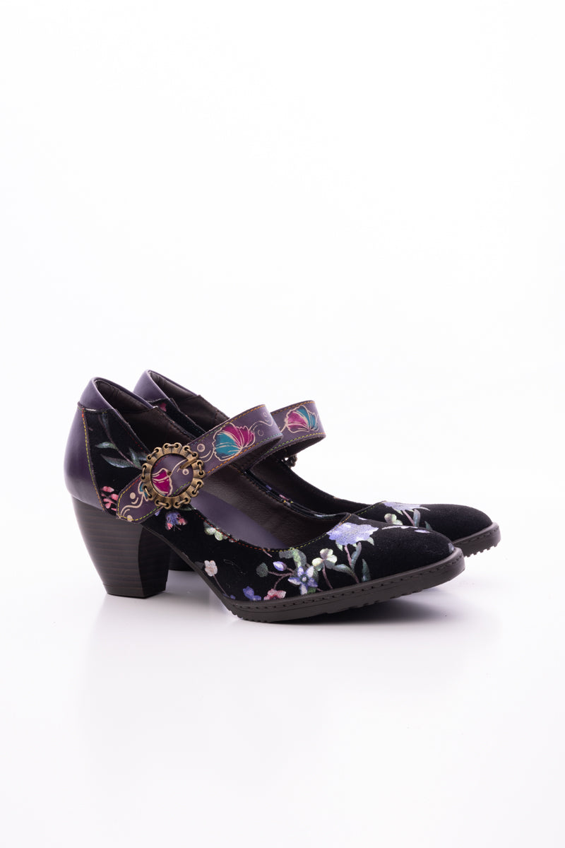 Gracefully Styled Garment for Any Occasion
