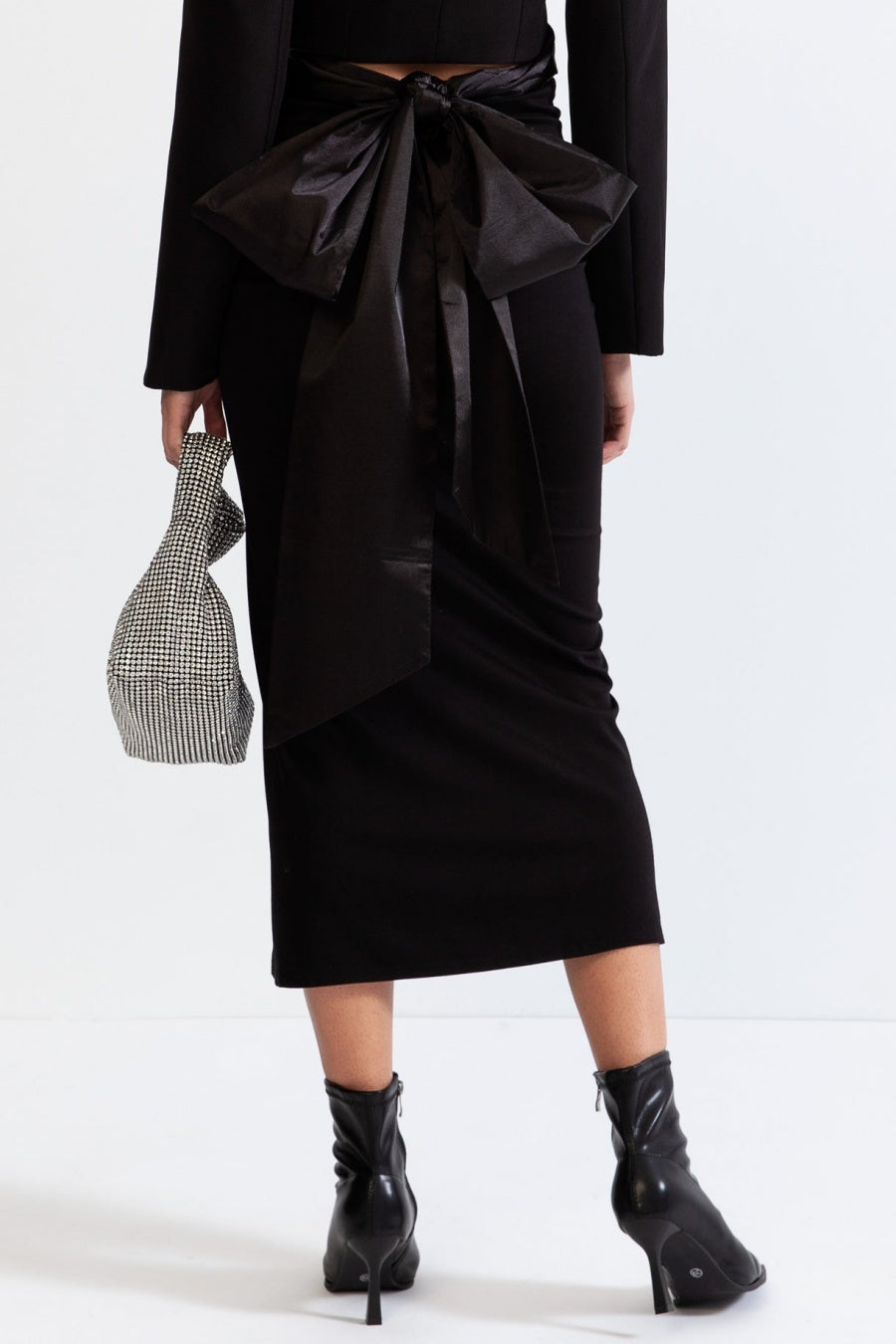 Effortlessly Elegant Garment with a Timeless Design