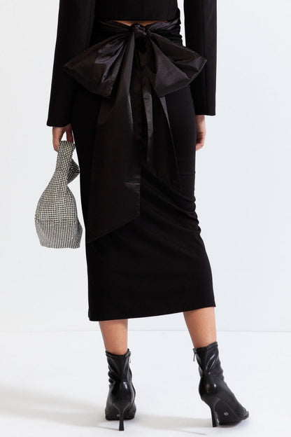 Effortlessly Elegant Garment with a Timeless Design