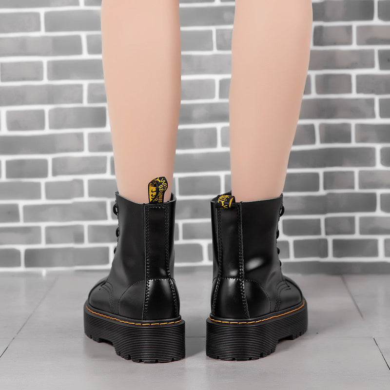 Beautifully Finished Boots in a Timeless Design
