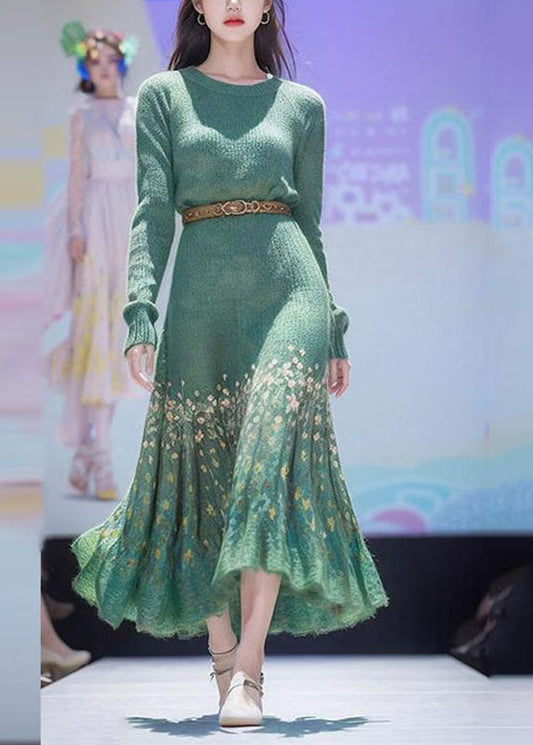 Well Tailored Sweater with a Graceful Silhouette
