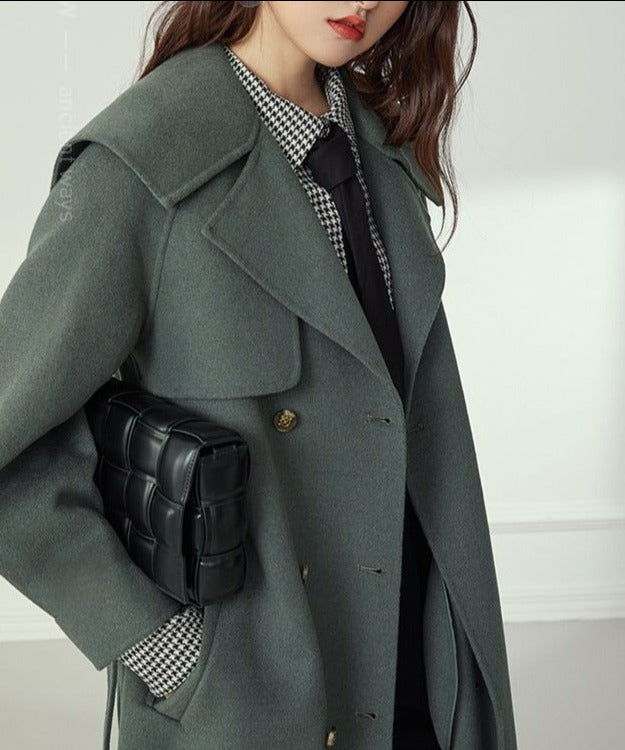 Beautifully Finished Coat in a Timeless Design