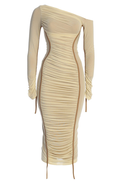 Effortlessly Elegant Dress with a Timeless Design