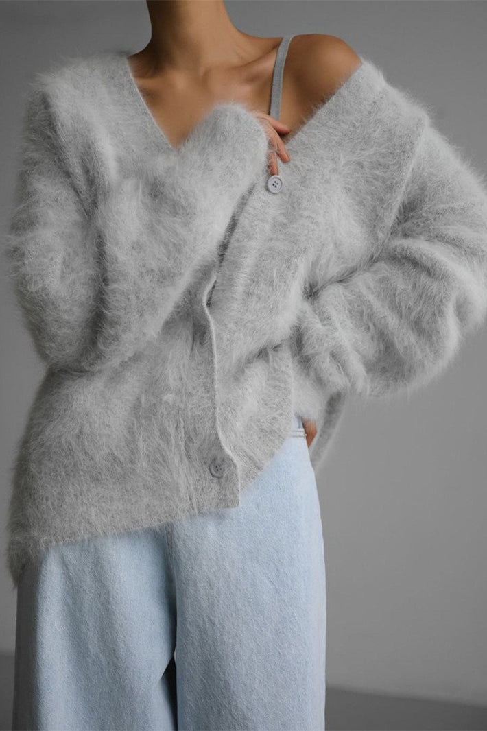 Well Tailored Cardigan with a Graceful Silhouette