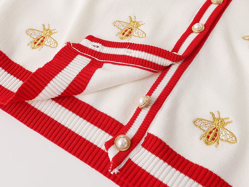 Effortlessly Elegant Cardigan with a Timeless Design