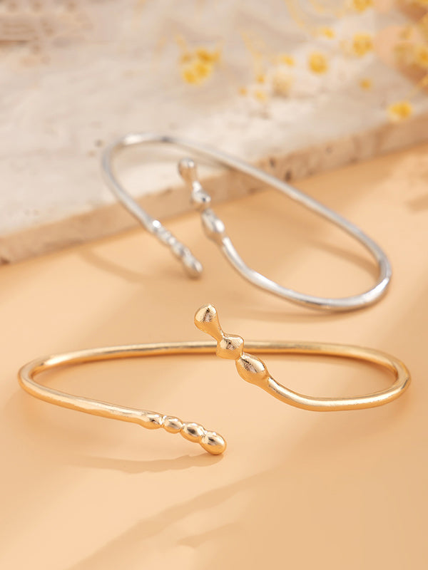 Effortlessly Elegant Garment with a Timeless Design