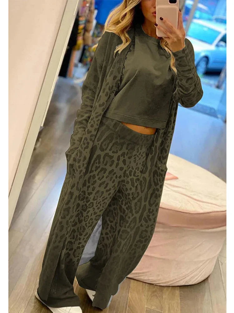 Polished Trousers with an Effortless Classic Look