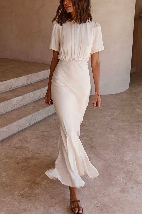Beautifully Finished Dress in a Timeless Design