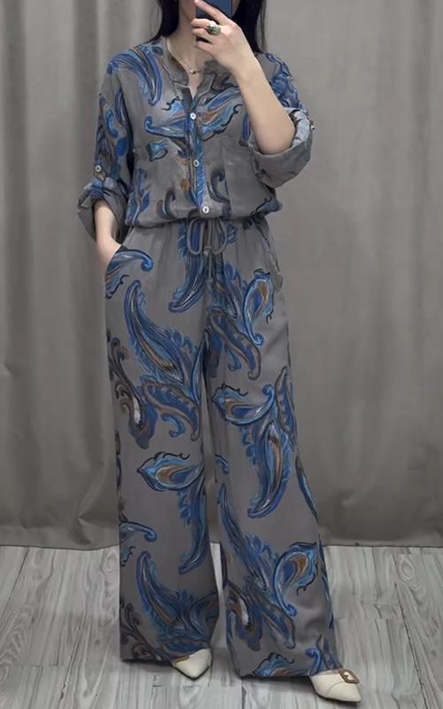 Effortlessly Elegant Garment with a Timeless Design