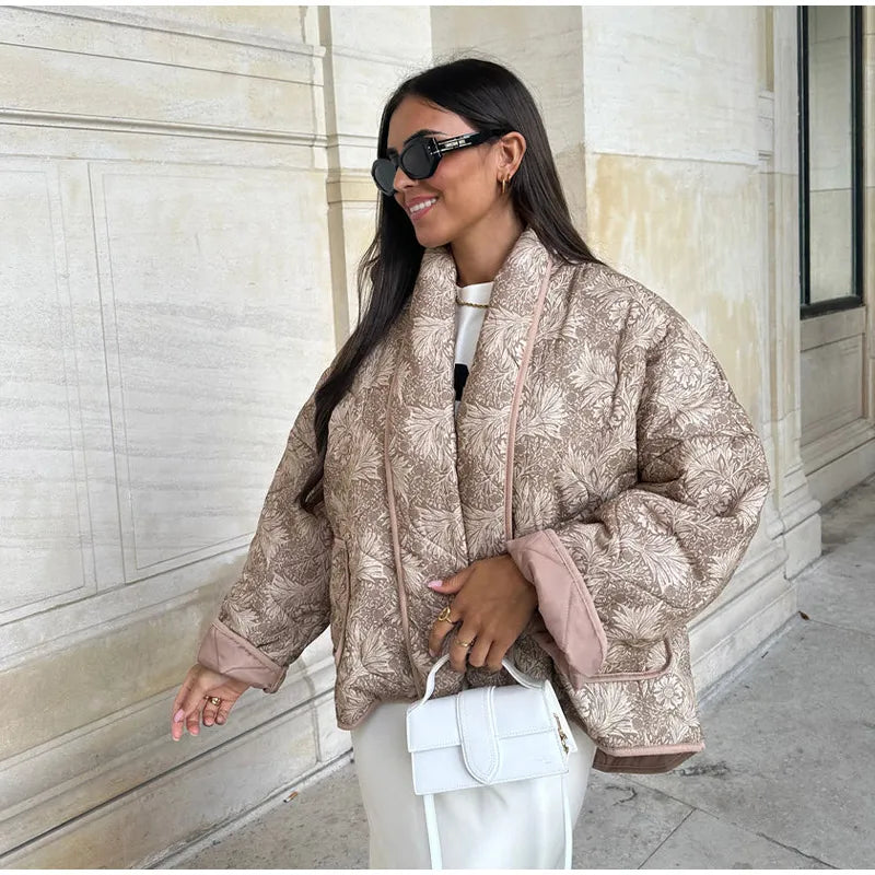 Effortlessly Elegant Jacket with a Timeless Design