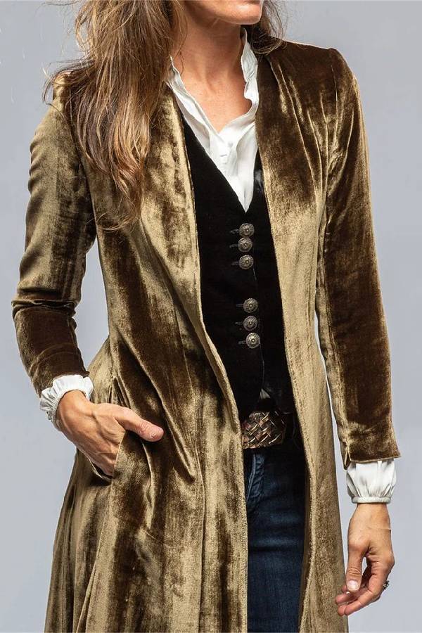 Gracefully Styled Coat for Any Occasion