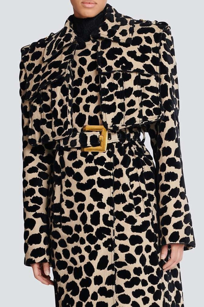 Well Tailored Coat with a Graceful Silhouette