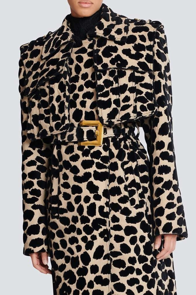 Well Tailored Coat with a Graceful Silhouette