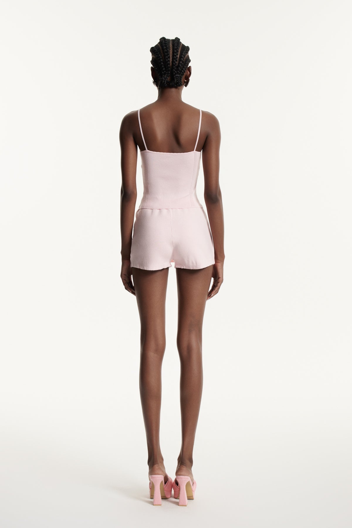 Effortlessly Elegant Pants with a Timeless Design