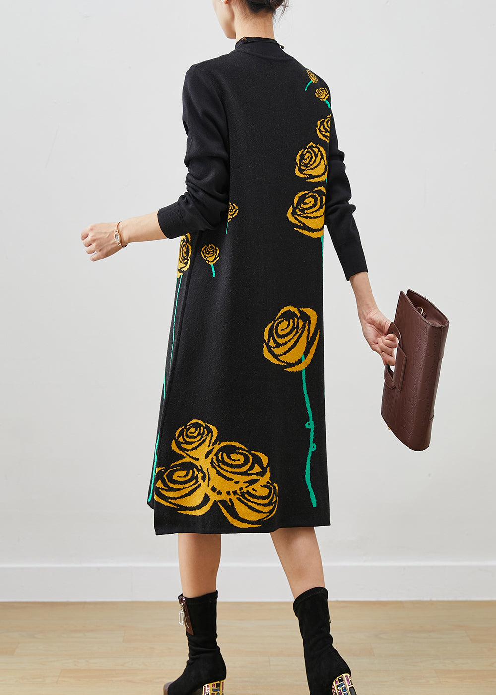 Gracefully Styled Dress for Any Occasion
