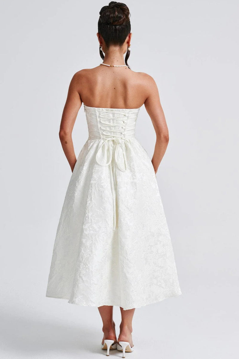 Well Tailored Dress with a Graceful Silhouette