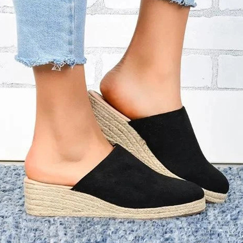 Well Tailored Shoes with a Graceful Silhouette