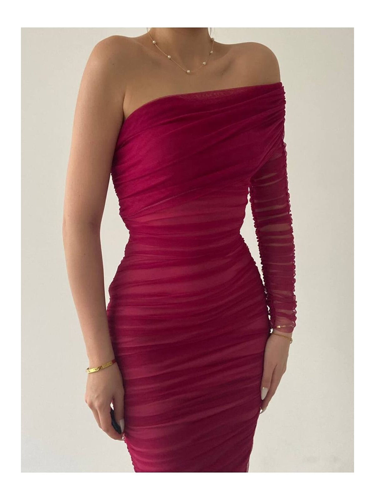 Beautifully Finished Dress in a Timeless Design