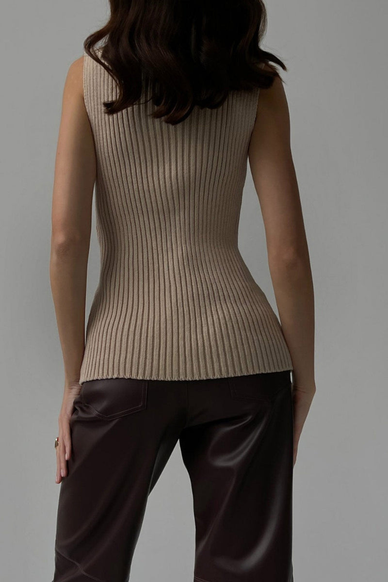 Effortlessly Elegant Sweater with a Timeless Design