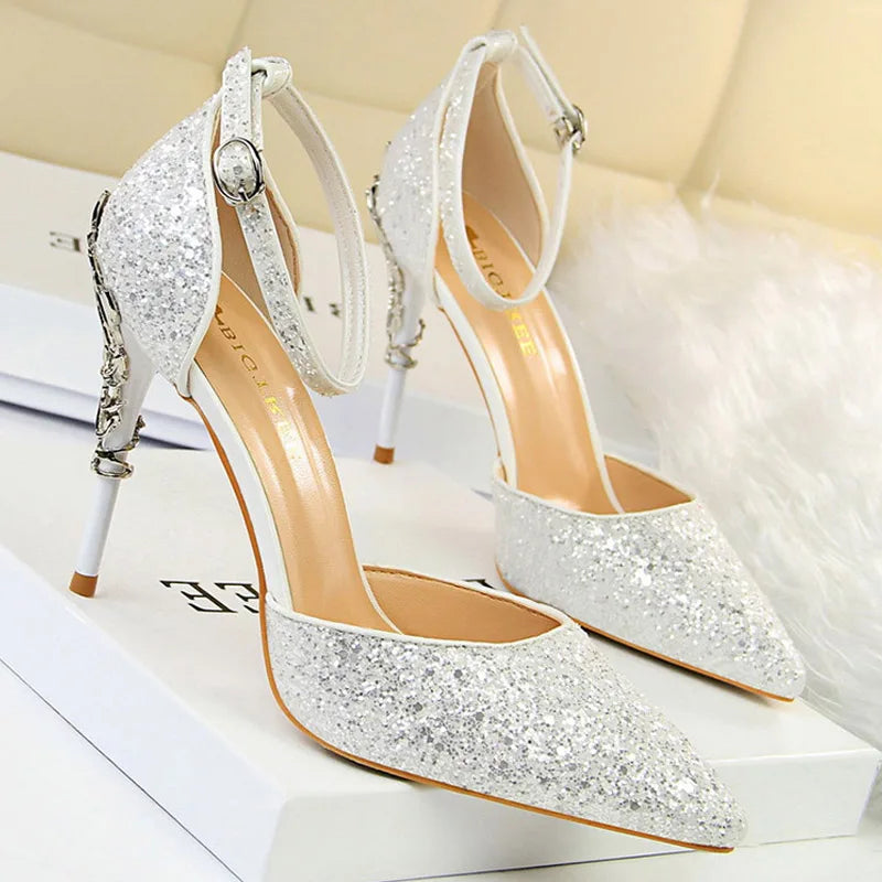 Gracefully Styled Garment for Any Occasion