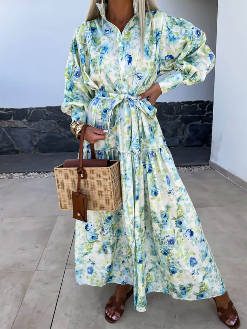 Beautifully Finished Dress in a Timeless Design