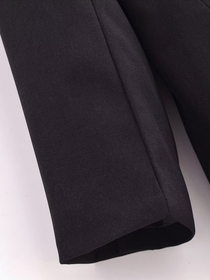 Effortlessly Elegant Garment with a Timeless Design