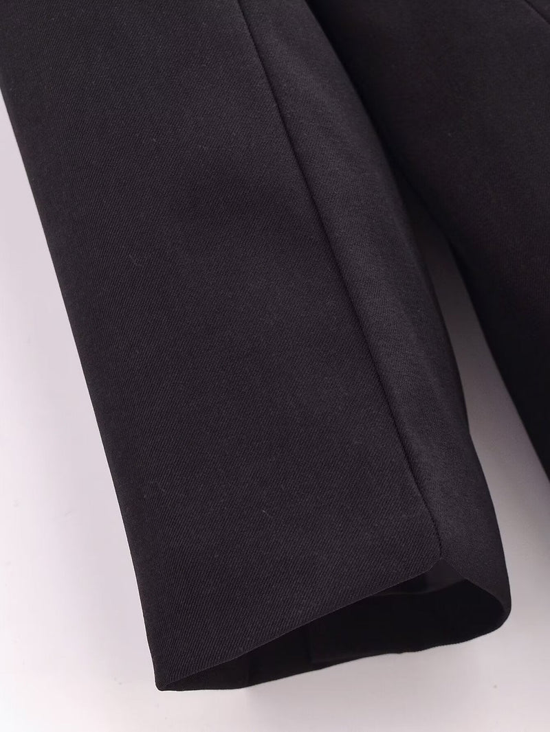 Effortlessly Elegant Garment with a Timeless Design