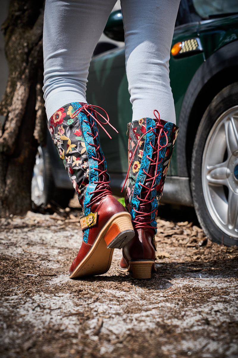 Beautifully Finished Boots in a Timeless Design