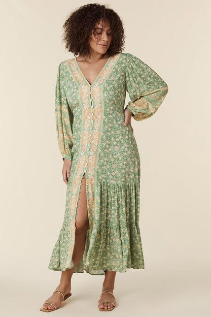 Classic Vintage Dress with a Flattering Fit
