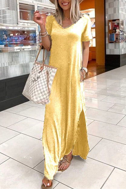 Beautifully Finished Dress in a Timeless Design