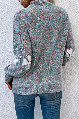 Well Tailored Sweater with a Graceful Silhouette