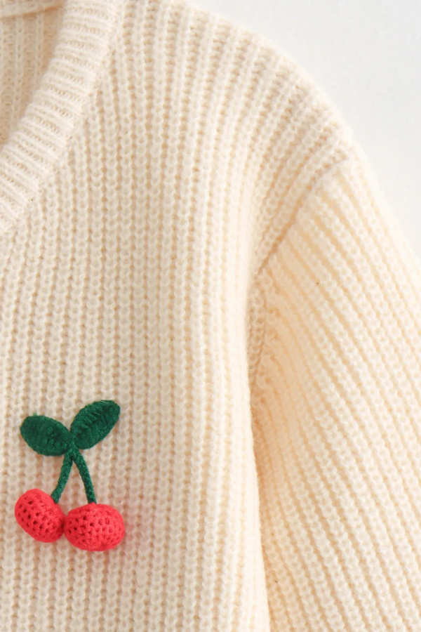 Effortlessly Elegant Cardigan with a Timeless Design