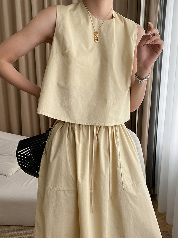 Sophisticated Garment with a Clean Classic Look