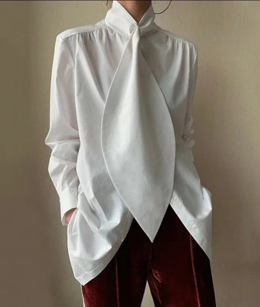 Well Tailored Blouse with a Graceful Silhouette