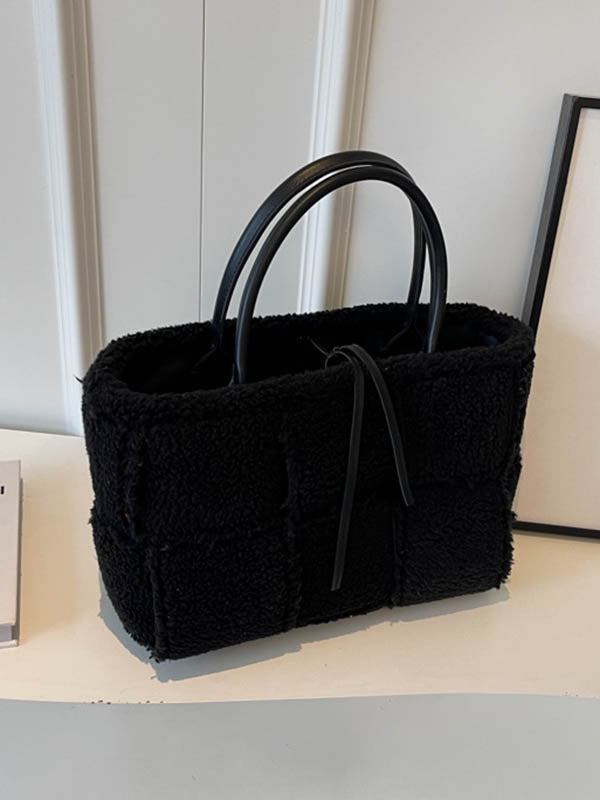 Gracefully Styled Bag for Any Occasion