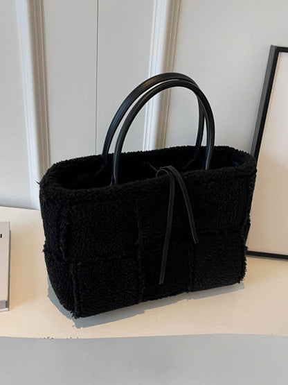 Gracefully Styled Bag for Any Occasion
