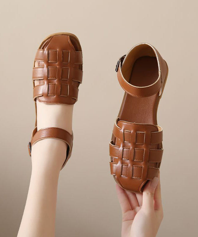 Well Tailored Sandals with a Graceful Silhouette