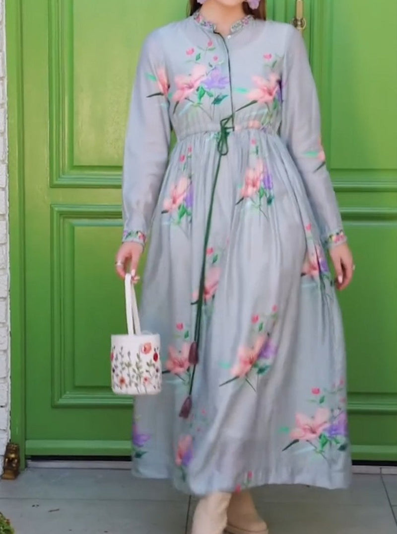 Classic Vintage Dress with a Flattering Fit