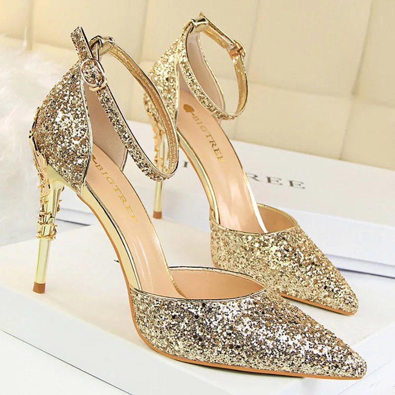 Gracefully Styled Garment for Any Occasion
