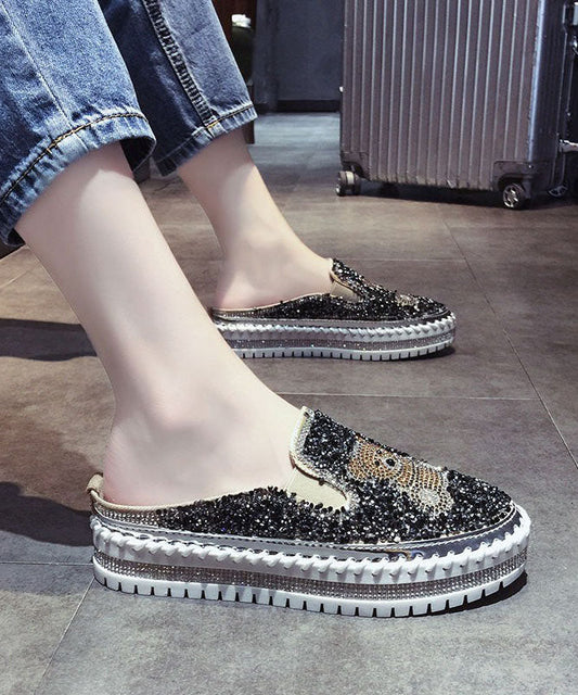 Well Tailored Sandals with a Graceful Silhouette