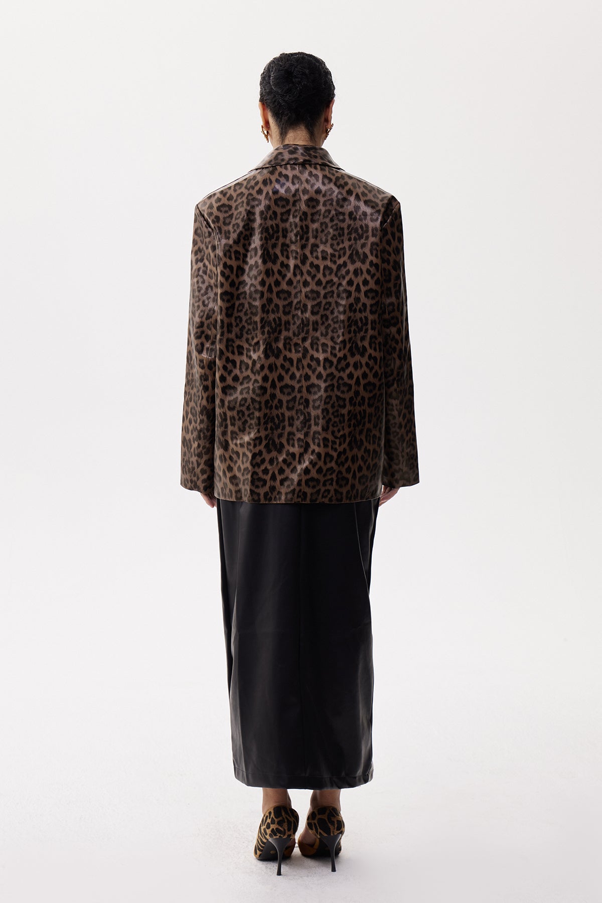 Well Tailored Garment with a Graceful Silhouette